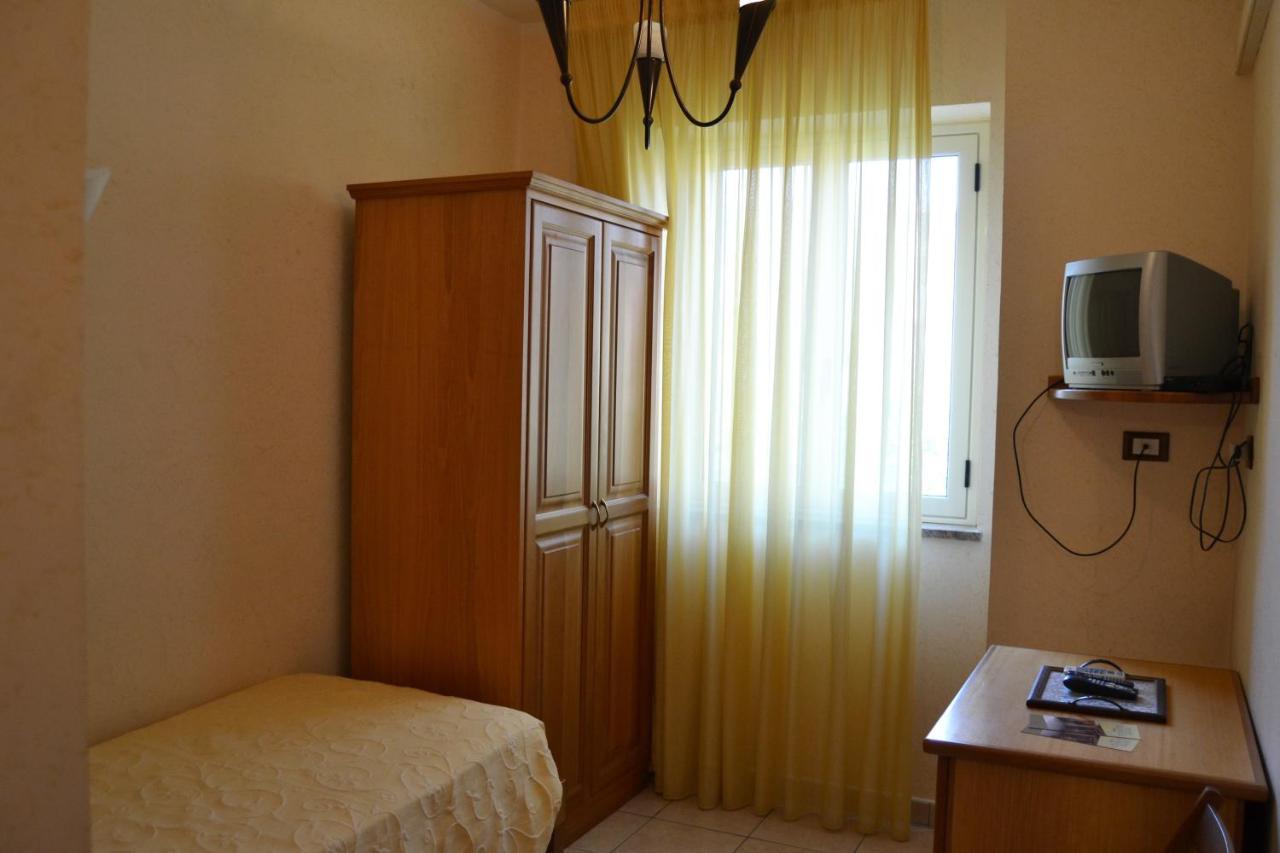 Hotel Ristorante L'Avvenire غيزيريا الغرفة الصورة